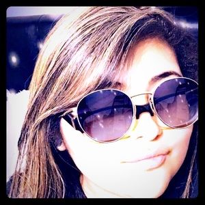 Meet your Posher, Isabel